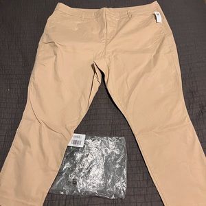 Old Navy Pixie-Cut Khaki Pants size 22
